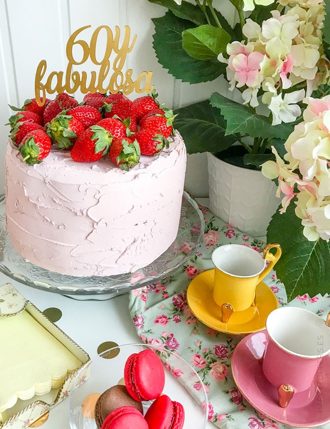 cake topper happy birthday para 60 cumpleaños. Decora la tarta con nuestros cake toppers hechos a tu gusto.