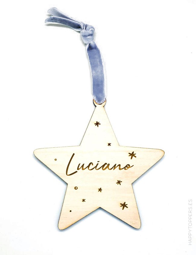 adorno de navidad personalizado  estrella de madera grabada con nombre. Cinta de terciopelo gris perla