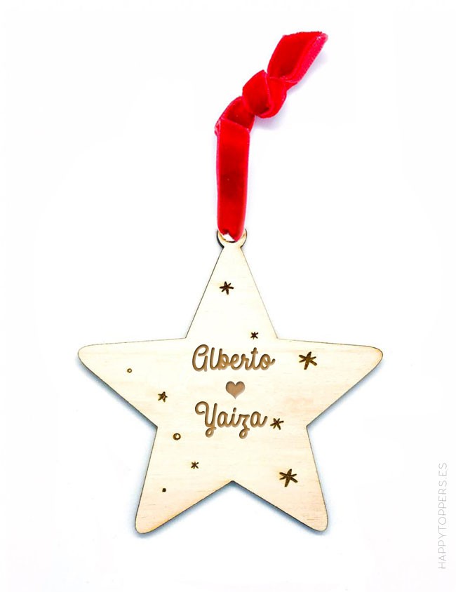adorno de navidad personalizado con frases, dedicatorias, nombres..., en forma estrella. Cinta de terciopelo roja