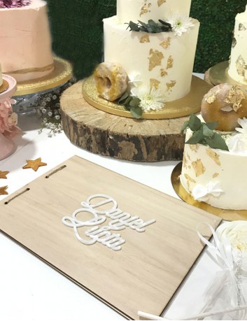 album para fotos de boda en madera lisa natural para que le puedas pegar el cake topper personalizado